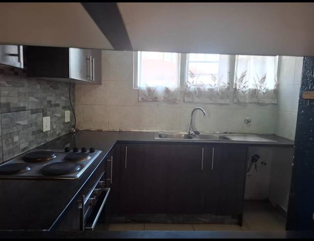 2 BEDROOM TOWNHOUSE FOR SALE IN MONDEOR